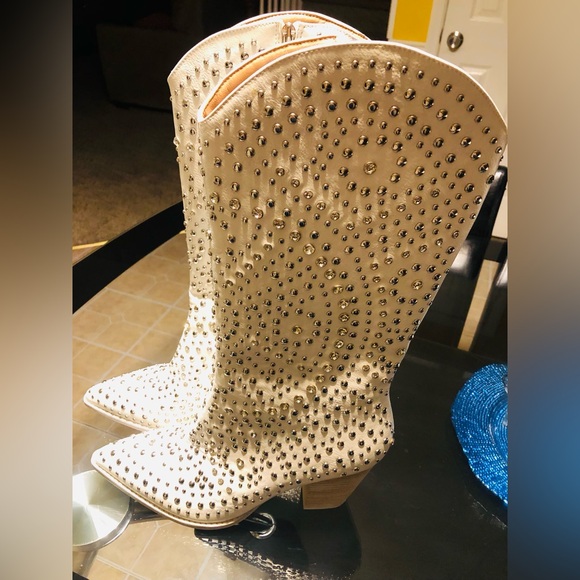 Corkys White and Silver Heeled Cowboy Boots with Intricate Design - Picture 14 of 16